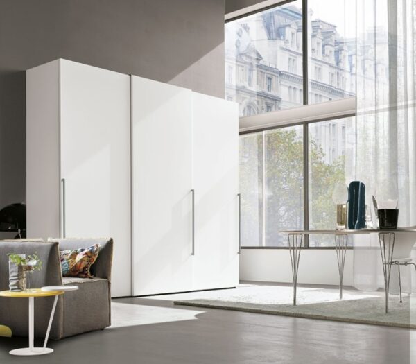 Liscia Sliding Door Wardrobe by Gruppo Tomasella