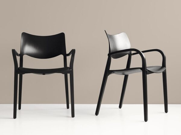 Stua Laclasica Armchair at Urbansuite