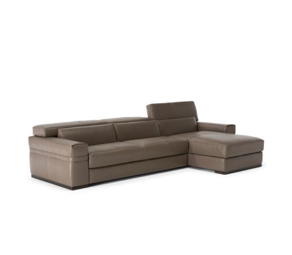 C136 Estroso Sofa by Nattuzi Editions Model