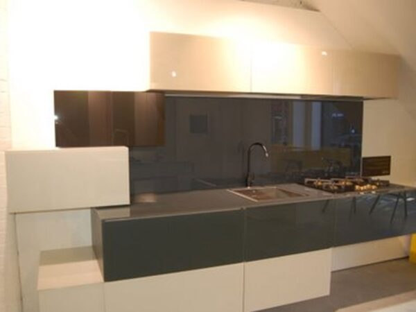 Lago Grey and Sand Gloss Kitchen Set with Glass Worktops