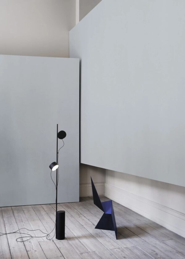 Muuto Post Floor Lamp Light in Black