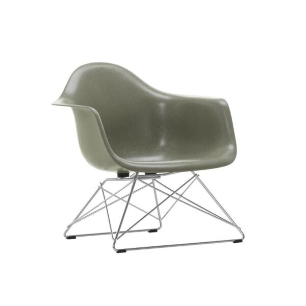 Eames Fiberglass Armchair LAR-0