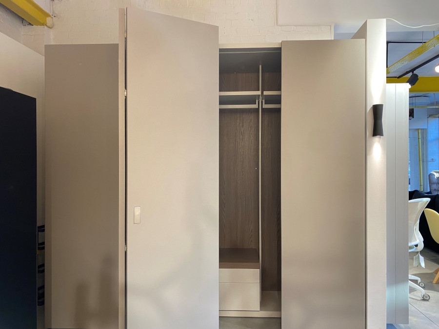 Caccaro Camerino Walk-in Wardrobe