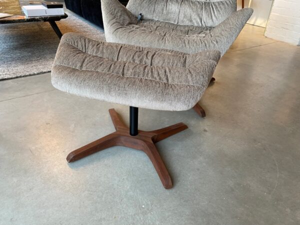 Thonet 808 Swivel Lounge Chair