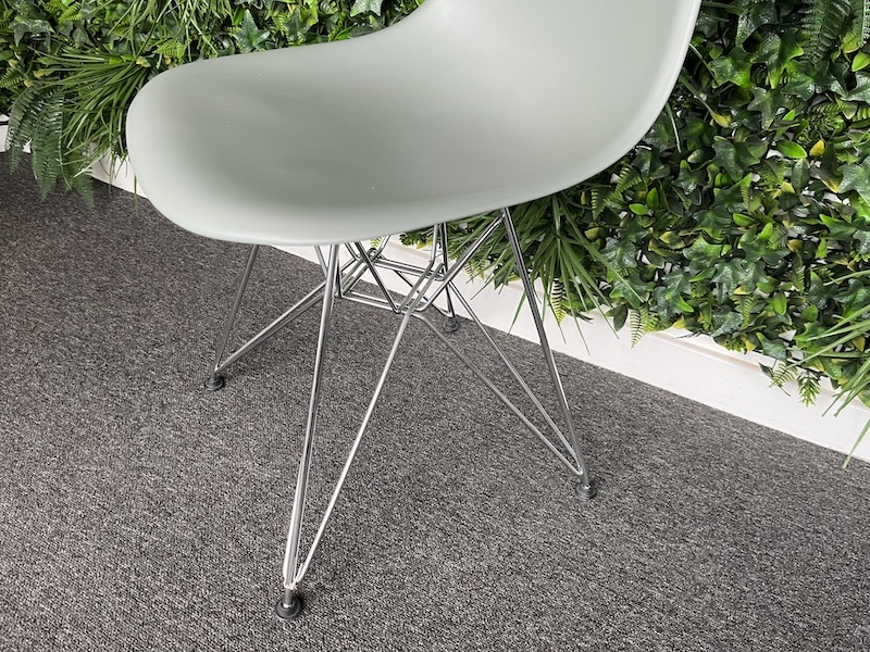 Vitra Plastic Side Chair DSR Ex Display-90772