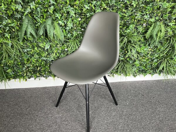 Vitra Plastic Side Chair DSW Ex Display-90763